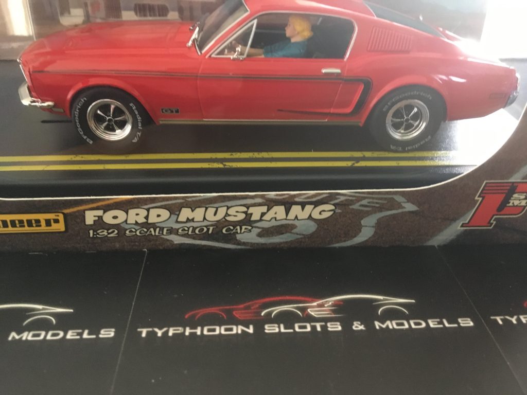 Voiture à Sous Pioneer P151 Ford Mustang GT Fastback 1968 - Édition Limitée 625 Ex.